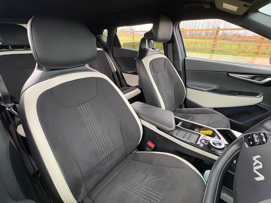 2023 Kia EV6 GT Line 5DR Auto, *limited edtion* *warranty till 2030* Bluetooth, Multi-Function Steering Wheel, Reversing Camera, Sat Nav, Climate Control, €38,900