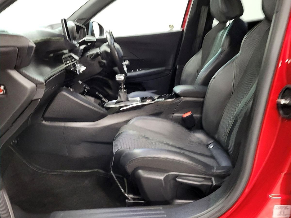 2020 Peugeot 2008 - image 6