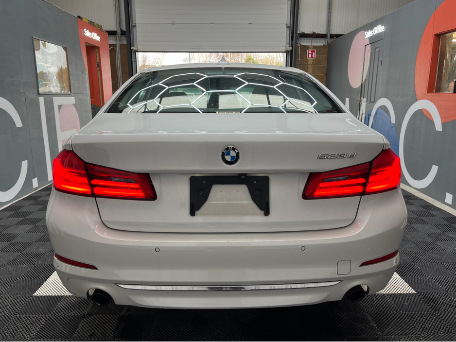 2017 BMW 5 Series - image 3