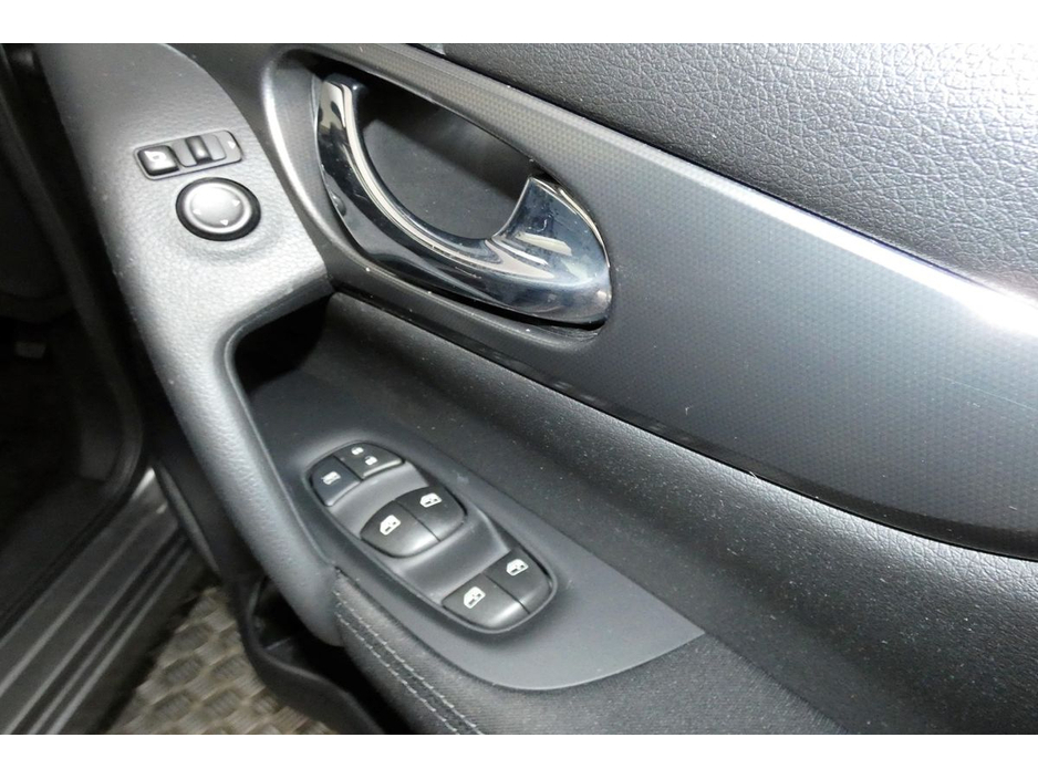 2016 Nissan Qashqai - image 24