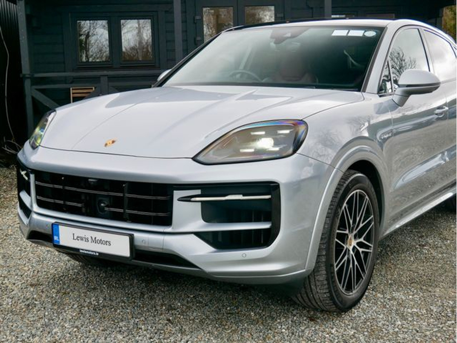 2024 Porsche Cayenne - image 8