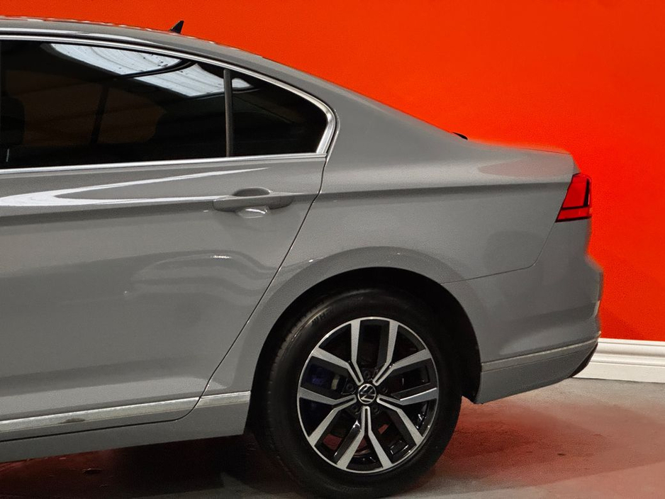 2021 Volkswagen Passat - image 8