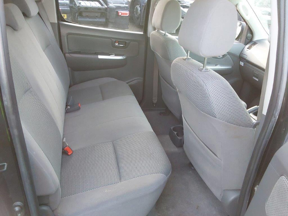 2012 Toyota Hilux - image 5