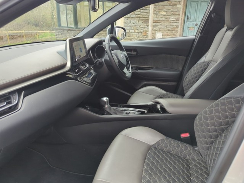 2023 Toyota C-HR - image 6