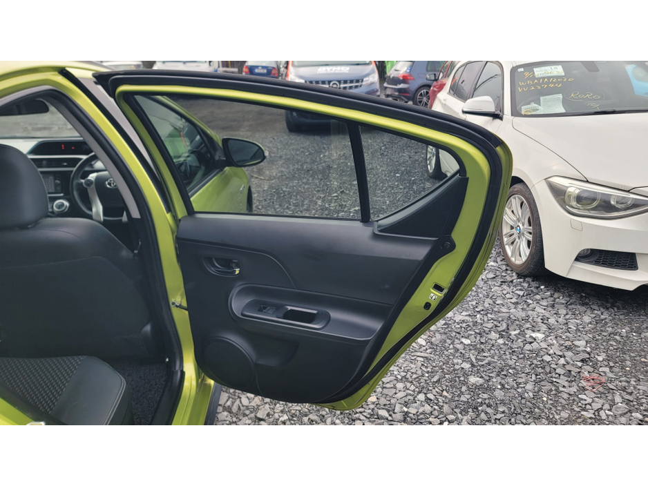 2016 Toyota Aqua - image 11