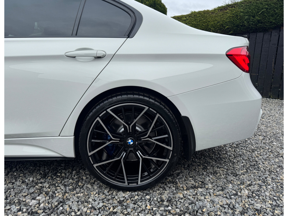 2016 BMW 3 Series - image 29