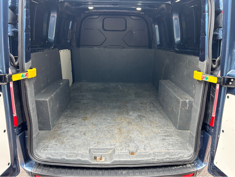 2018 Ford Transit Custom - image 11