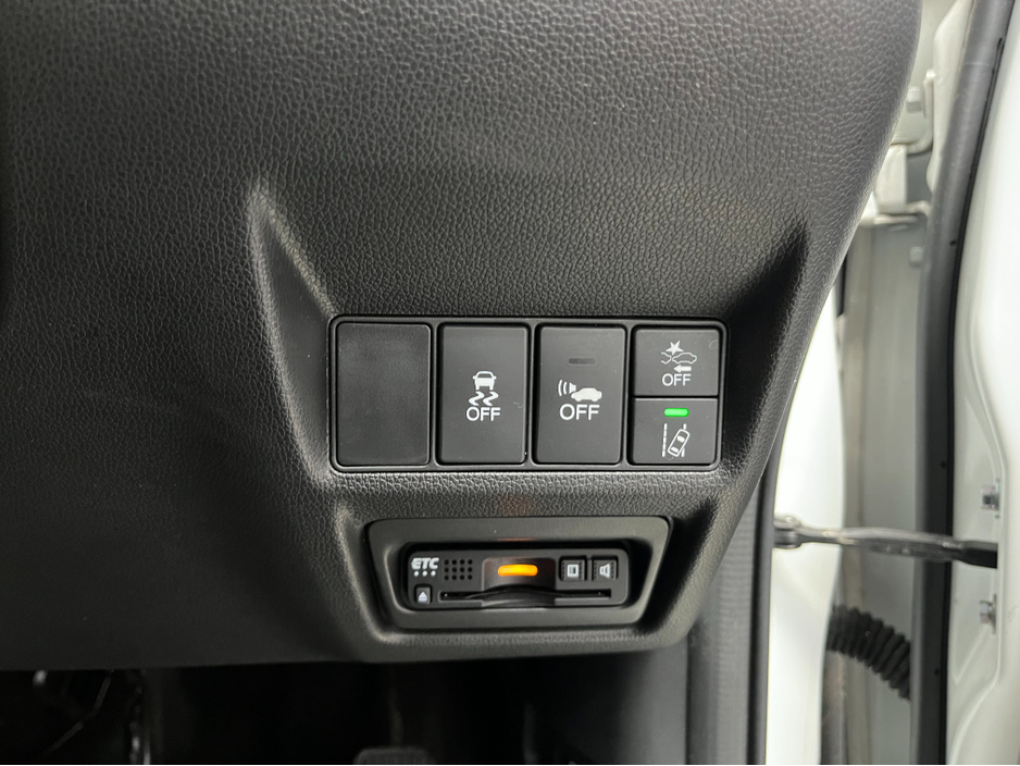 2018 Honda Stepwagon - image 11