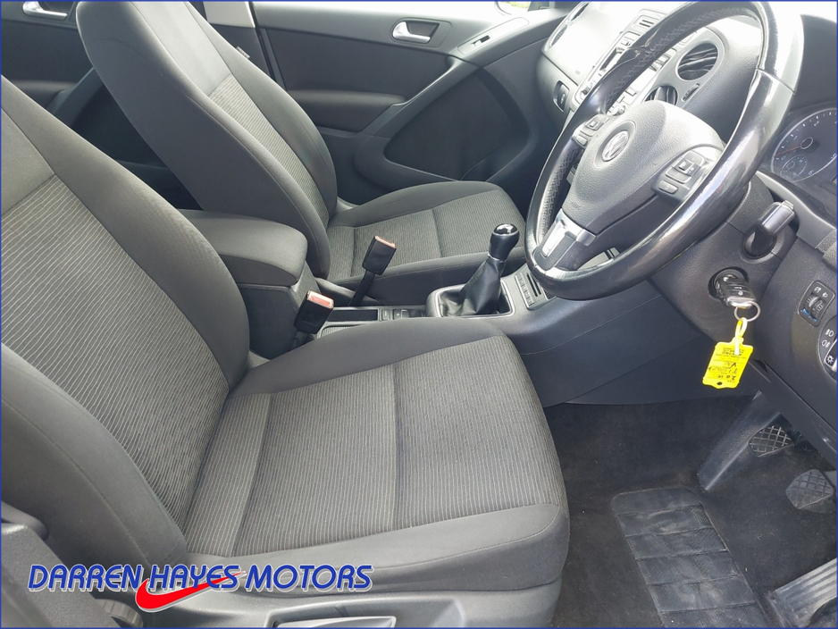 2012 Volkswagen Tiguan - image 12