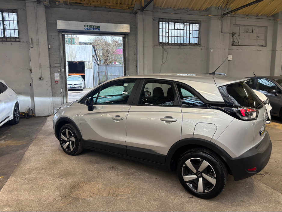 2023 Opel Crossland X - image 2