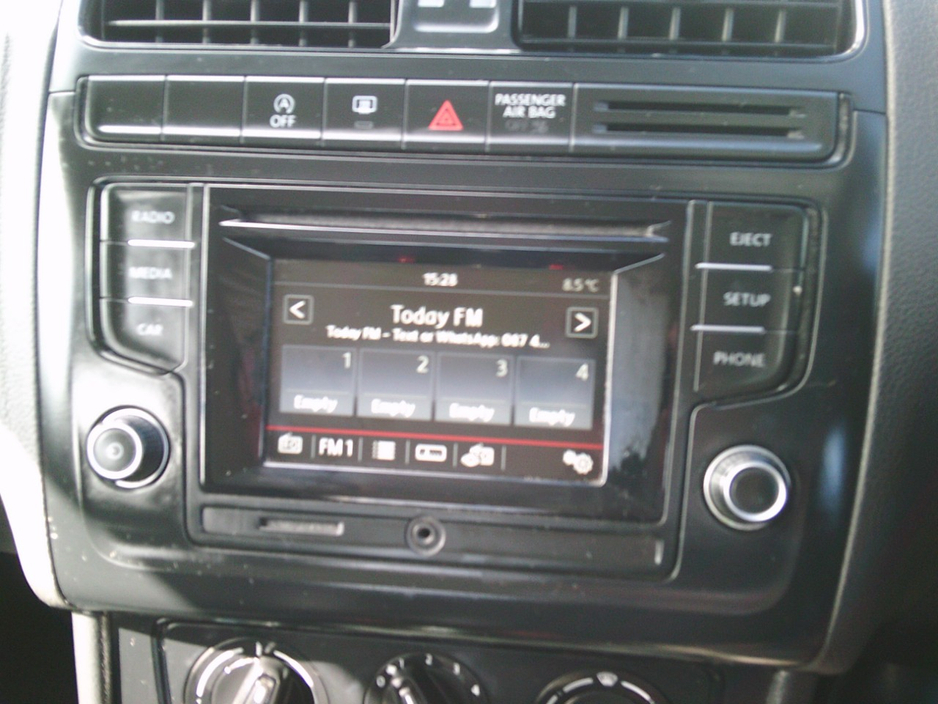 2015 Volkswagen Polo - image 11