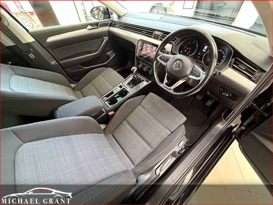 2020 Volkswagen Passat - image 13