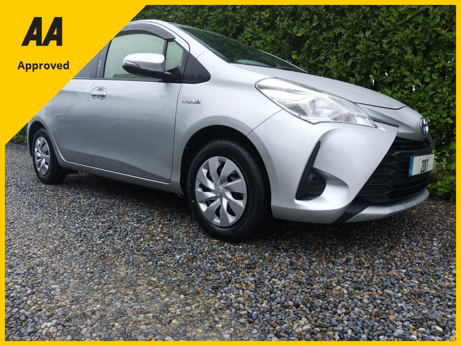 2017 Toyota Yaris 1.5 PETROL HYBRID ONLY 22,776kms COMPREHENSIVE SERVICE HISTORY (9 STAMPS) FACTORY IMMOBILISER PUSH BUTTON START MUTLIFUNCTION STEERING WHEEL AUTO HEADLIGHTS REVERSE CAMERA ANDROID AUTO & APPLE CARPLAY €14,950