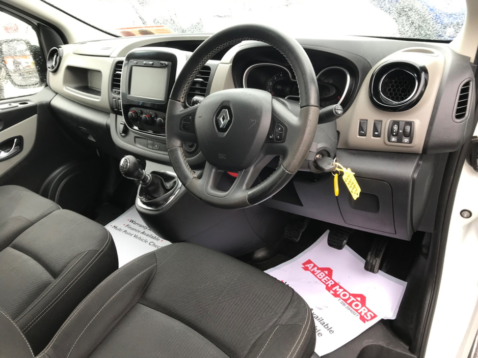 2019 Renault Trafic - image 10