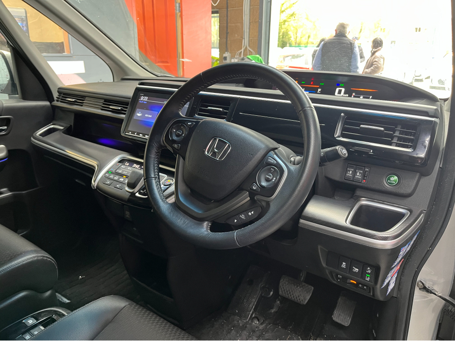 2018 Honda Stepwagon - image 8
