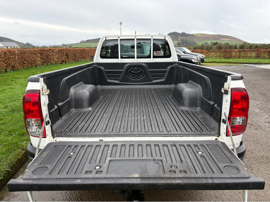2016 Toyota Hilux - image 9
