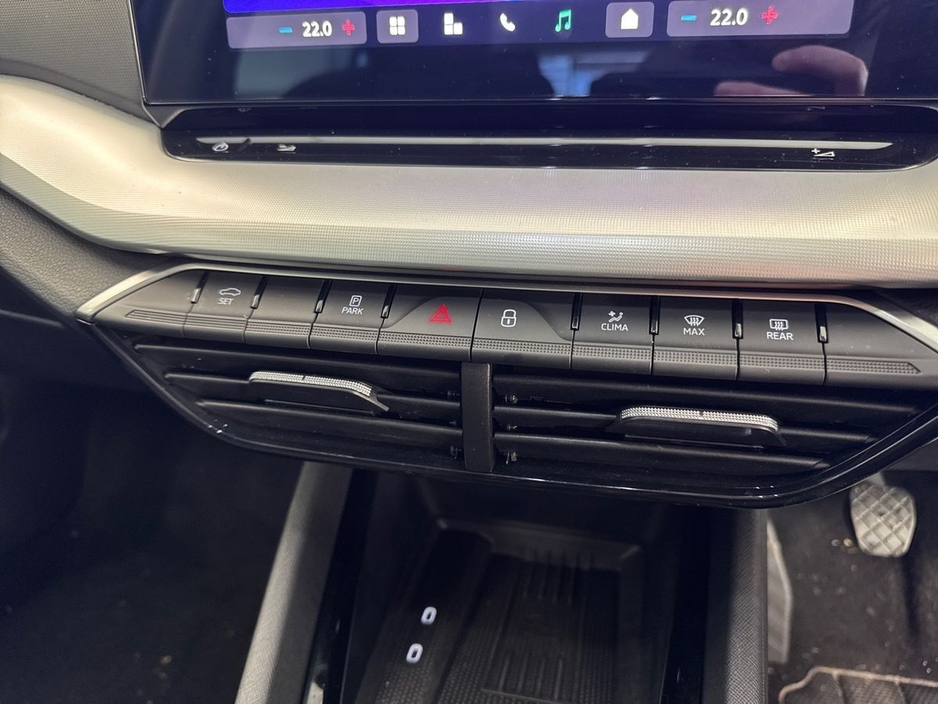 2025 Skoda Octavia - image 18