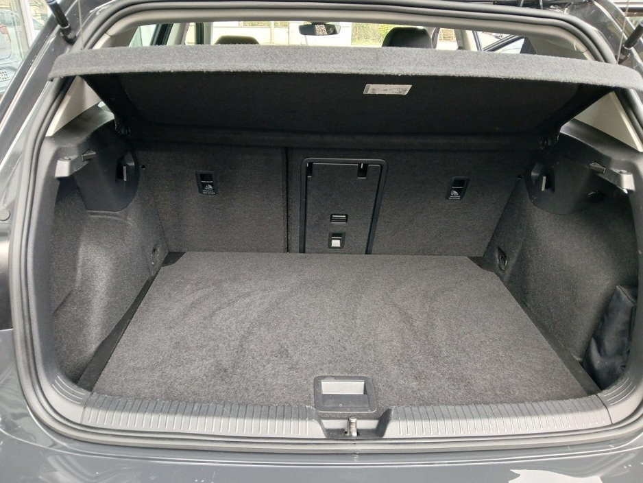 2023 Volkswagen Golf 2.0 TDI 115HP Life, Urano Grey, 1 owner, 60km. €28,500