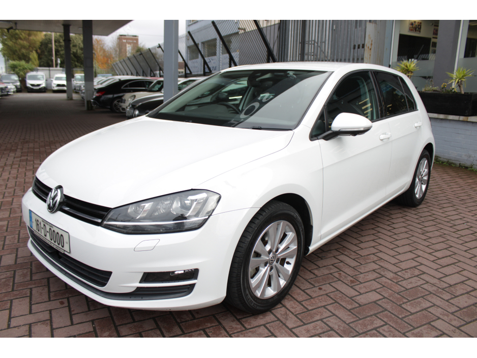 2016 Volkswagen Golf - image 8