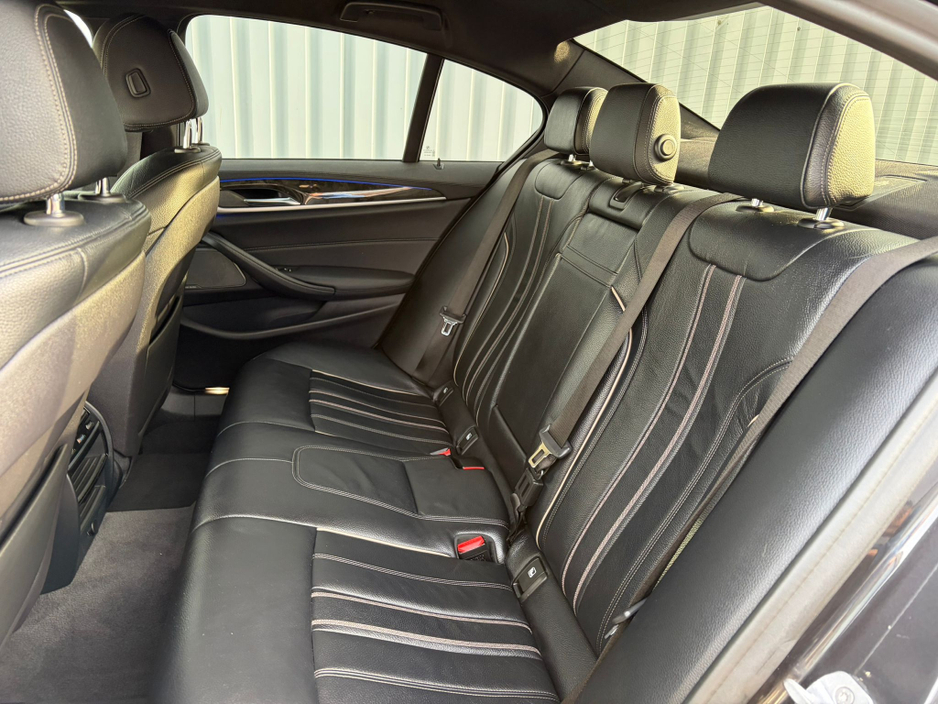 2018 BMW 5 Series - image 16
