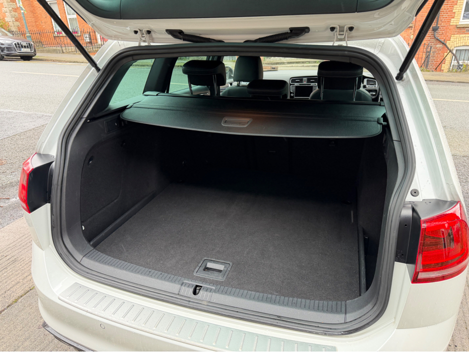 2016 Volkswagen Golf - image 15