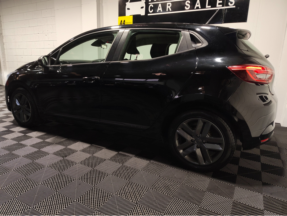 2022 Renault Clio - image 8