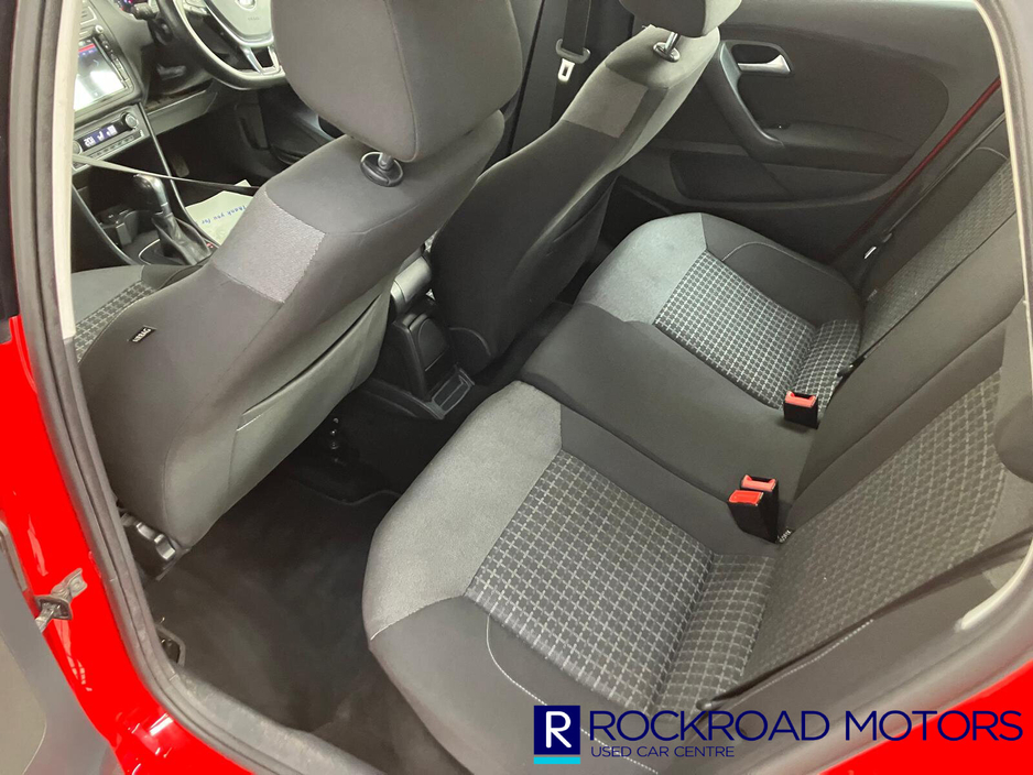 2016 Volkswagen Polo - image 8