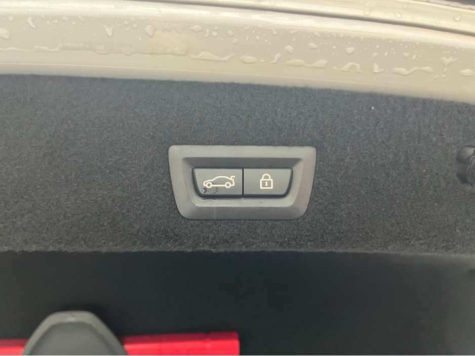 2017 BMW 7 Series - image 8