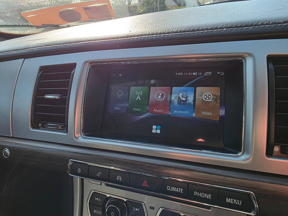 2014 Jaguar XF - image 13