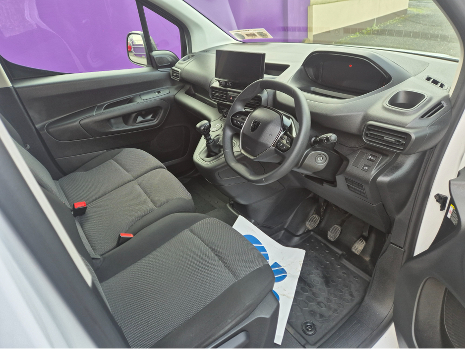 2024 Peugeot Partner - image 9