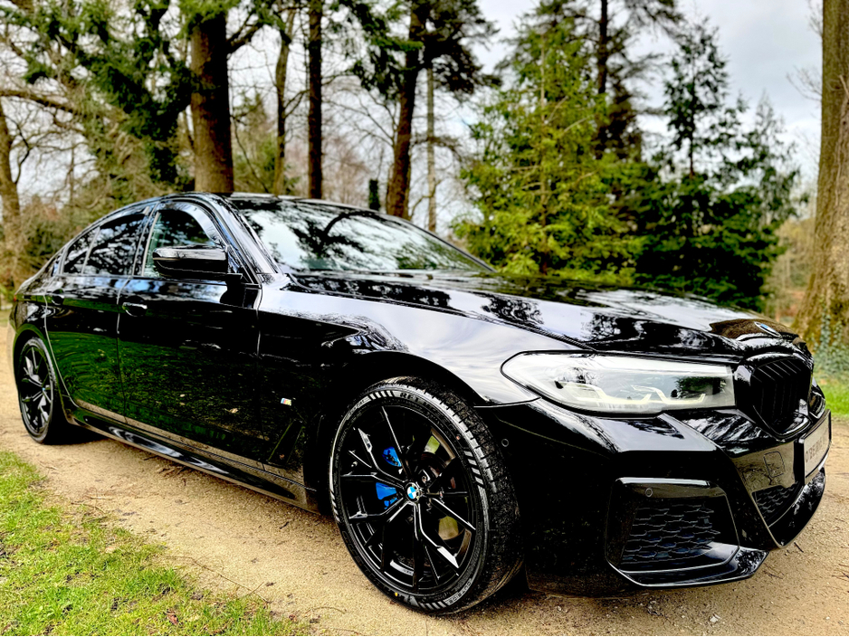 2021 BMW 5 Series - image 13