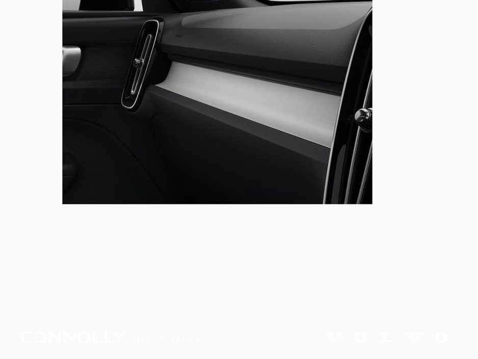 2026 Volvo XC40 - image 10