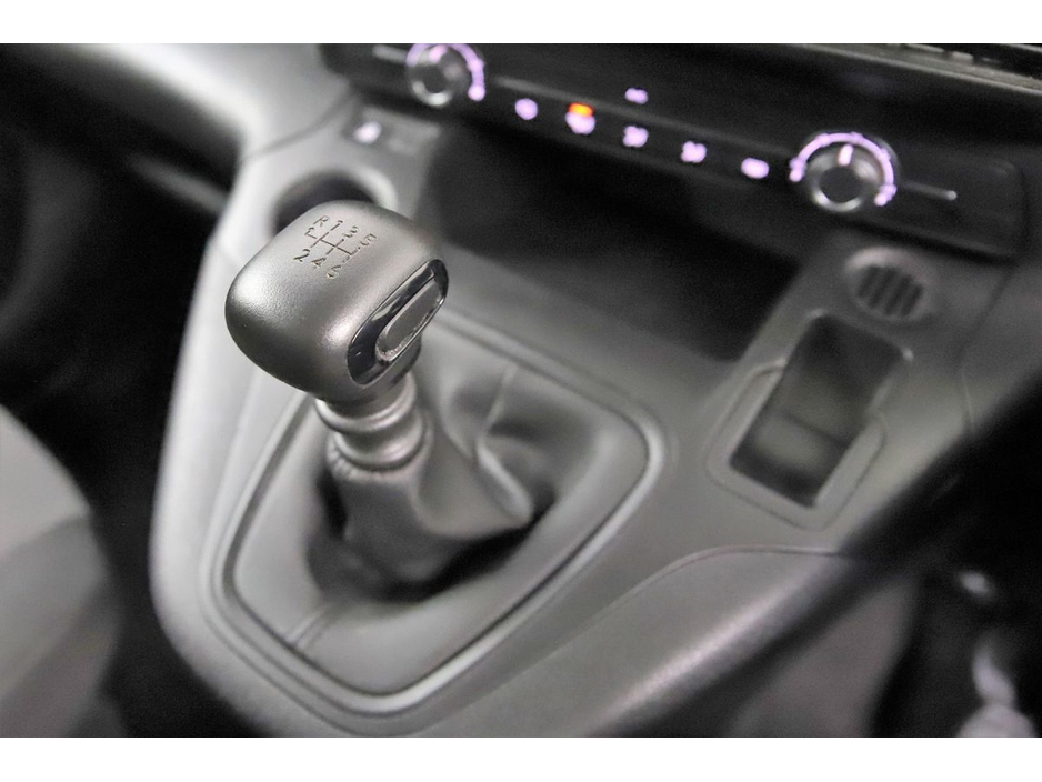 2022 Opel Combo - image 23