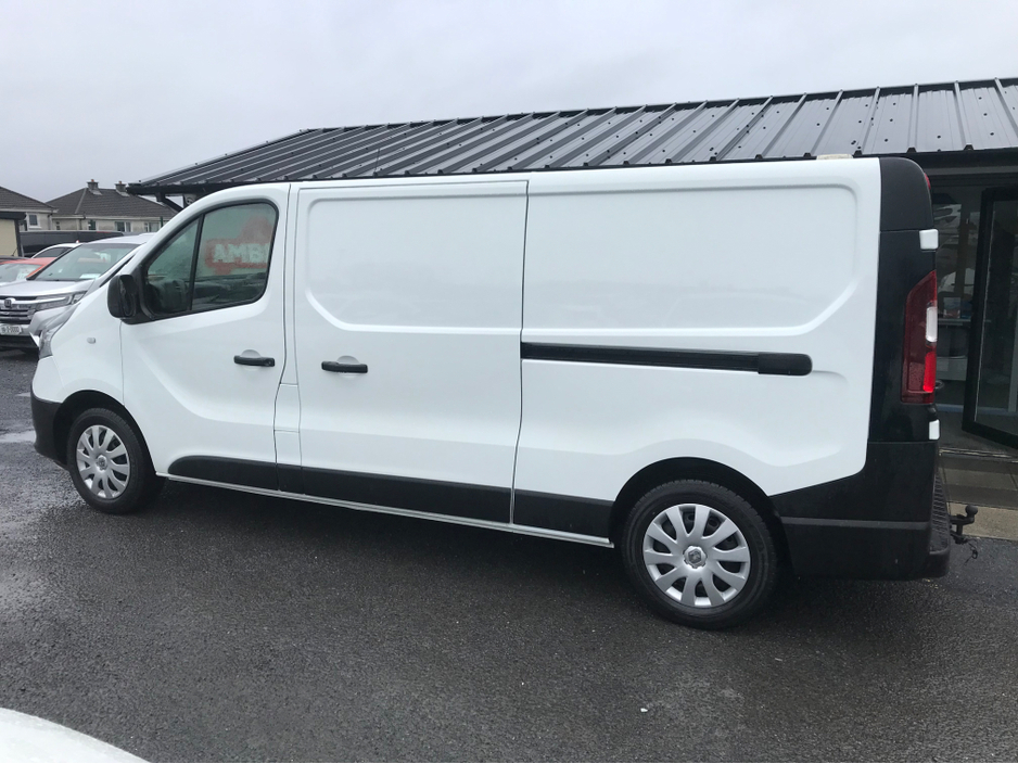 2021 Renault Trafic - image 19