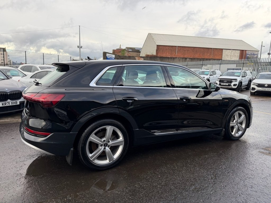 2022 Audi e-tron - image 4