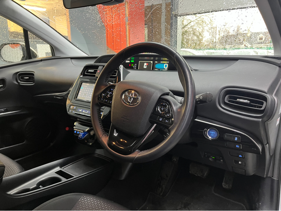 2022 Toyota Prius - image 9