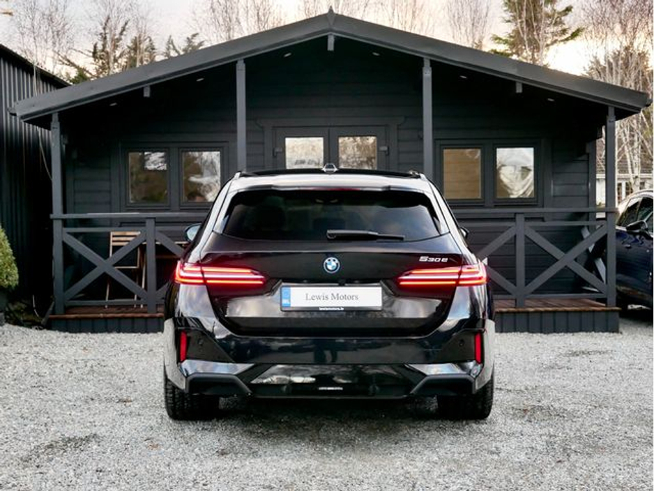 2025 BMW 5 Series - image 5