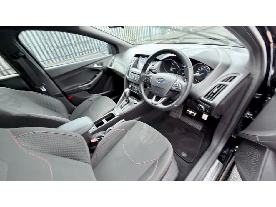 2017 Ford Focus - image 13