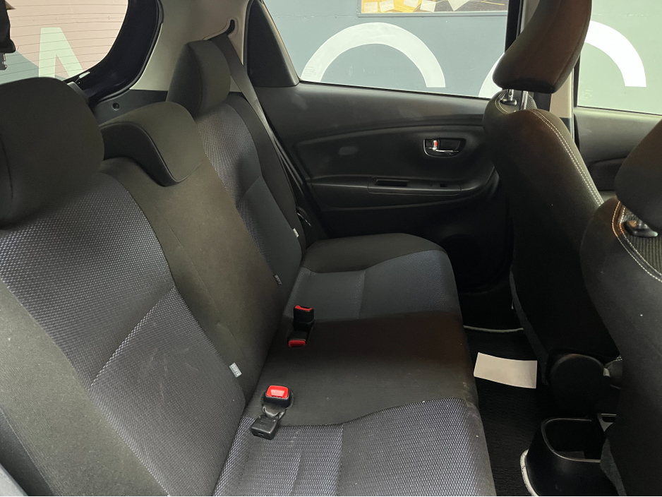 2018 Toyota Vitz - image 9