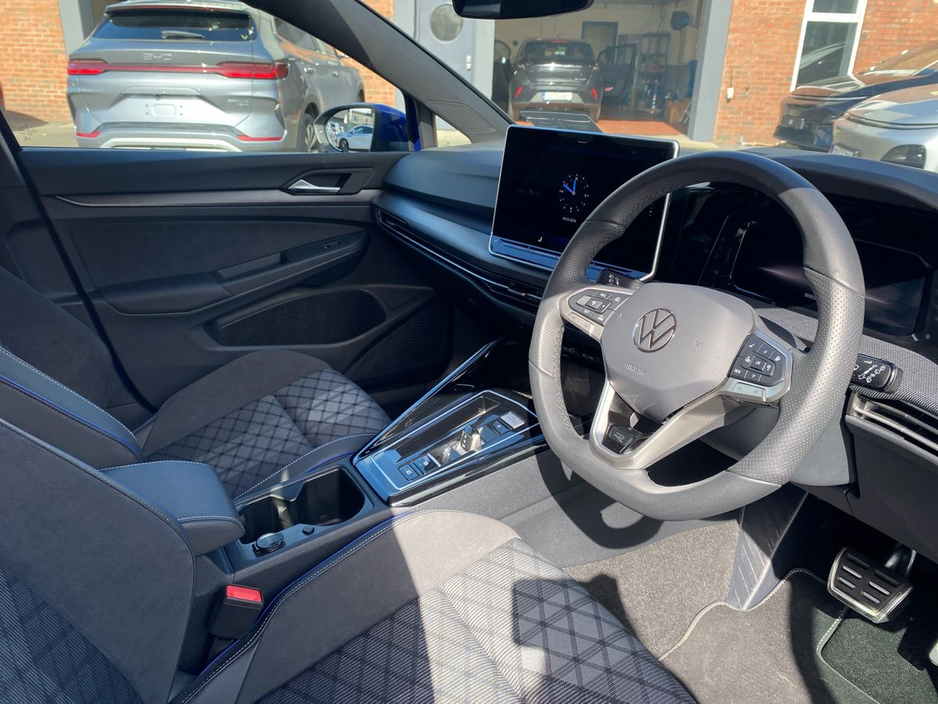 2024 Volkswagen Golf - image 9
