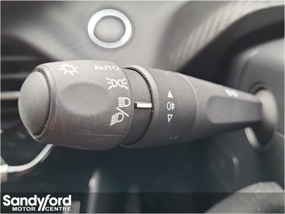 2025 Peugeot 208 - image 22