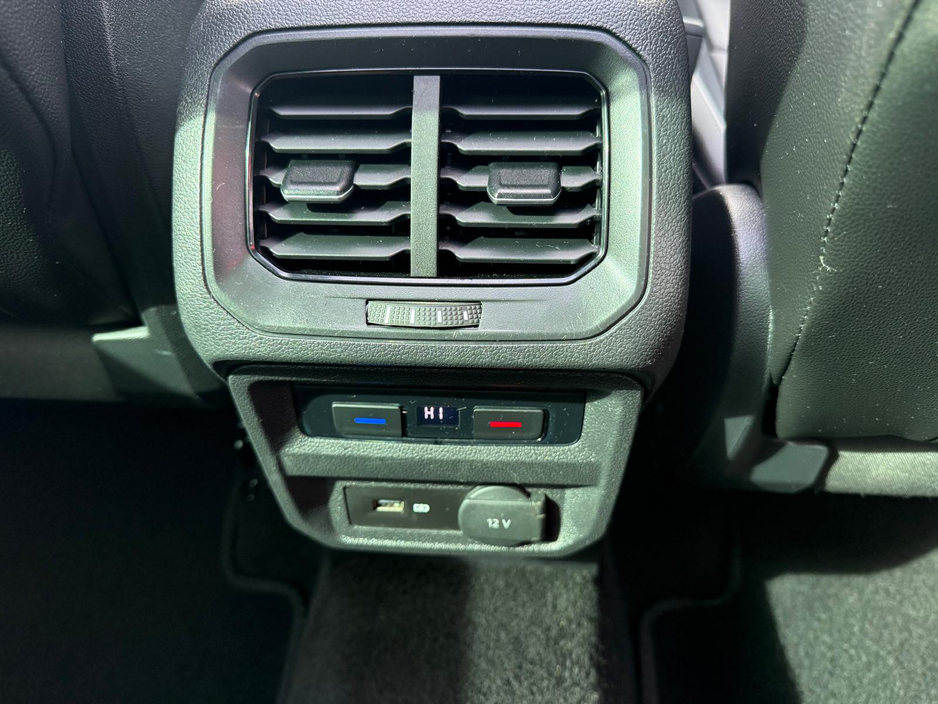 2020 Volkswagen Tiguan - image 30