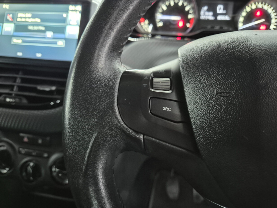 2016 Peugeot 208 - image 17