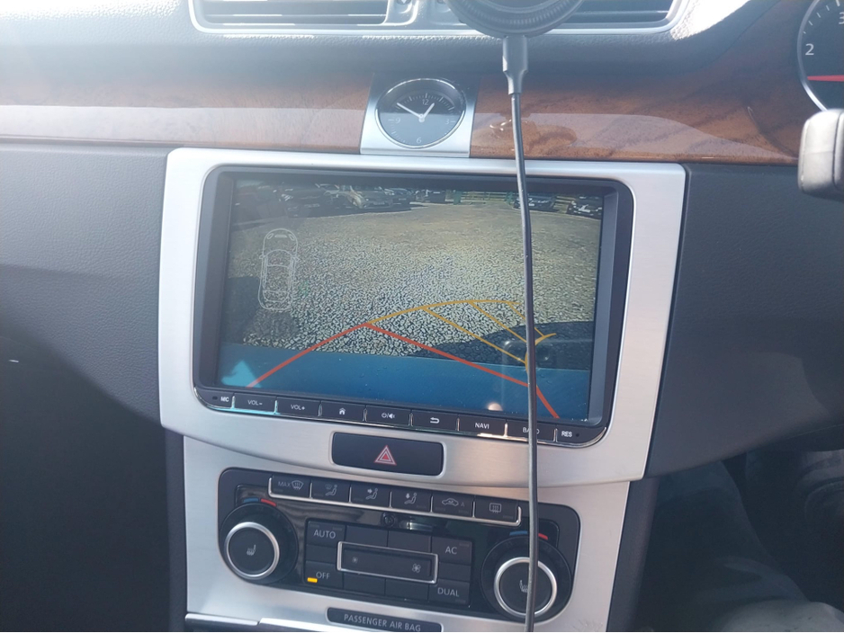 2011 Volkswagen Passat - image 13