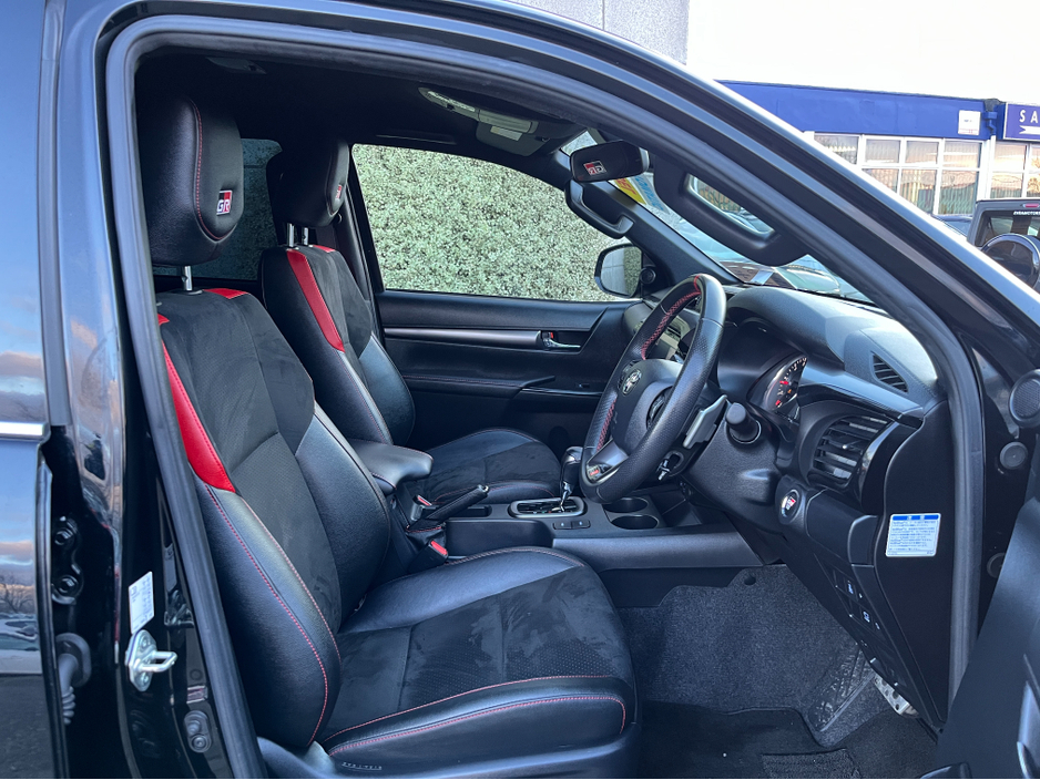 2023 Toyota Hilux GR SPORT AUTOMATIC 2.4 DIESEL //LOW MILES//HIGH SPEC//360 PARKING CAMERAS//KEYLESS ENTRY//ADAPTIVE CRUISE CONTROL//