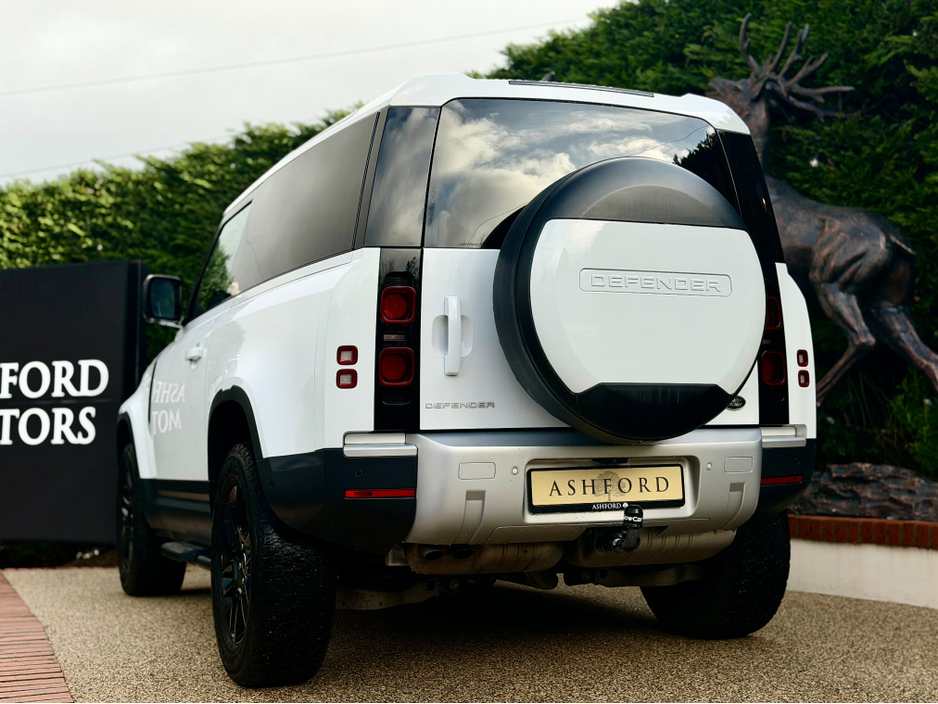 2023 Land Rover Defender 90 3.0 D HARD TOP SE 2 €67,950