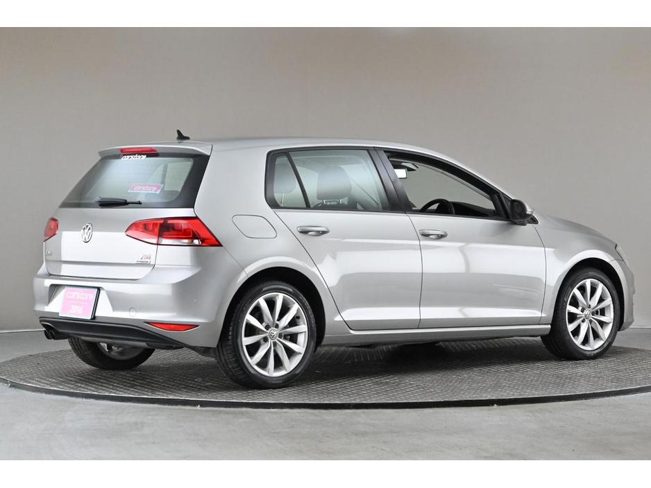 2016 Volkswagen Golf - image 10