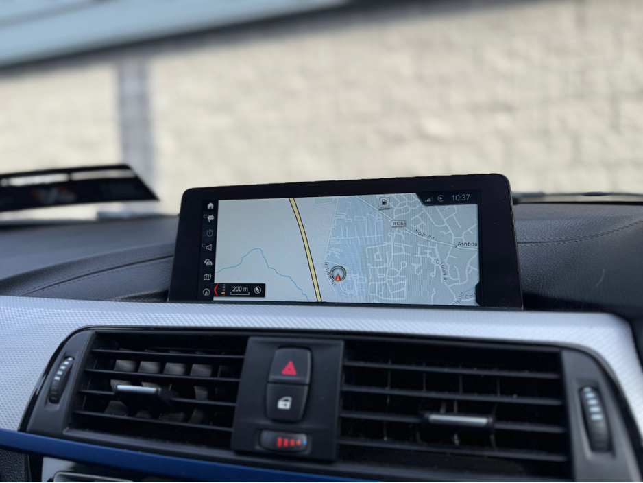 2017 BMW 3 Series - image 19