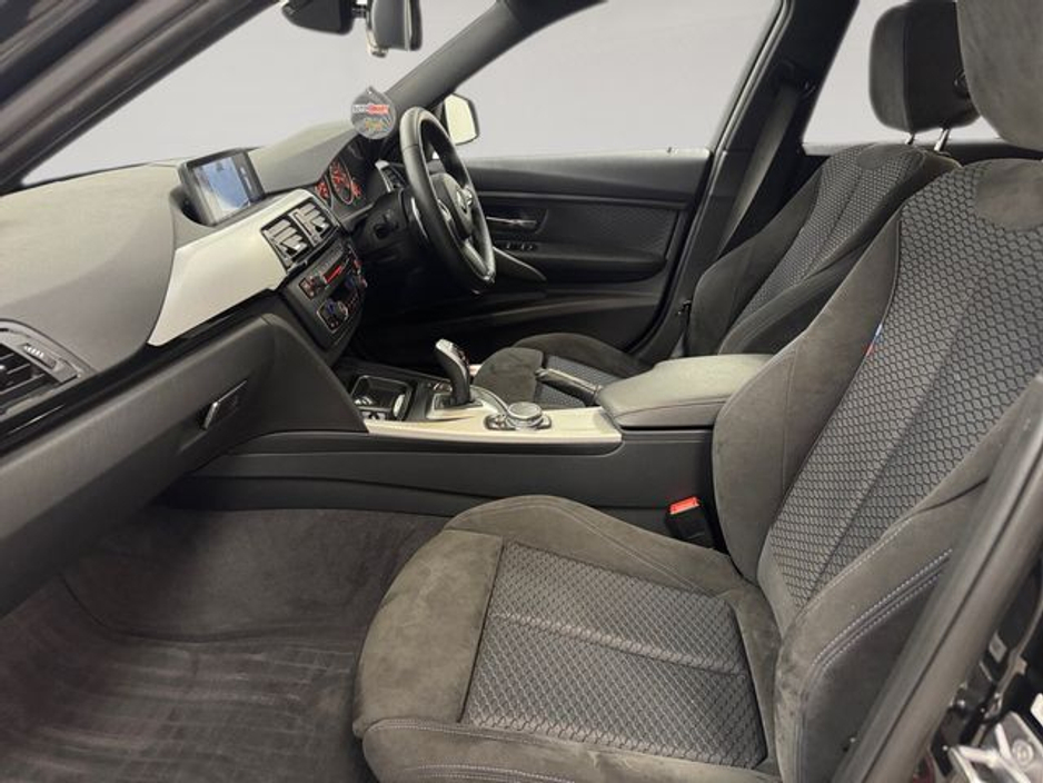 2015 BMW 3 Series - image 17