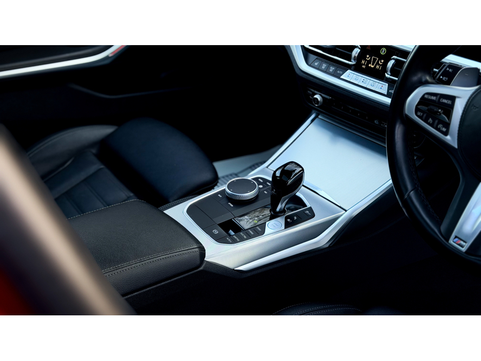 2022 BMW 3 Series - image 13